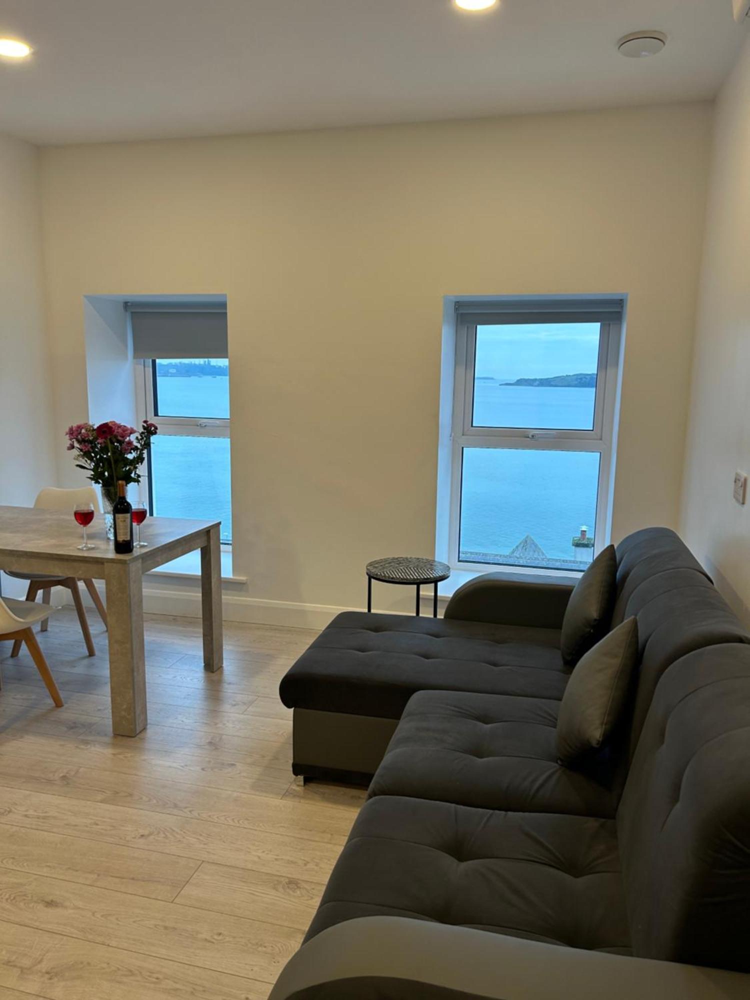 Bella Vista & Self Catering Hotel Cobh